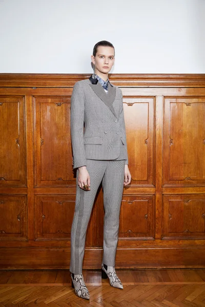 Look 10